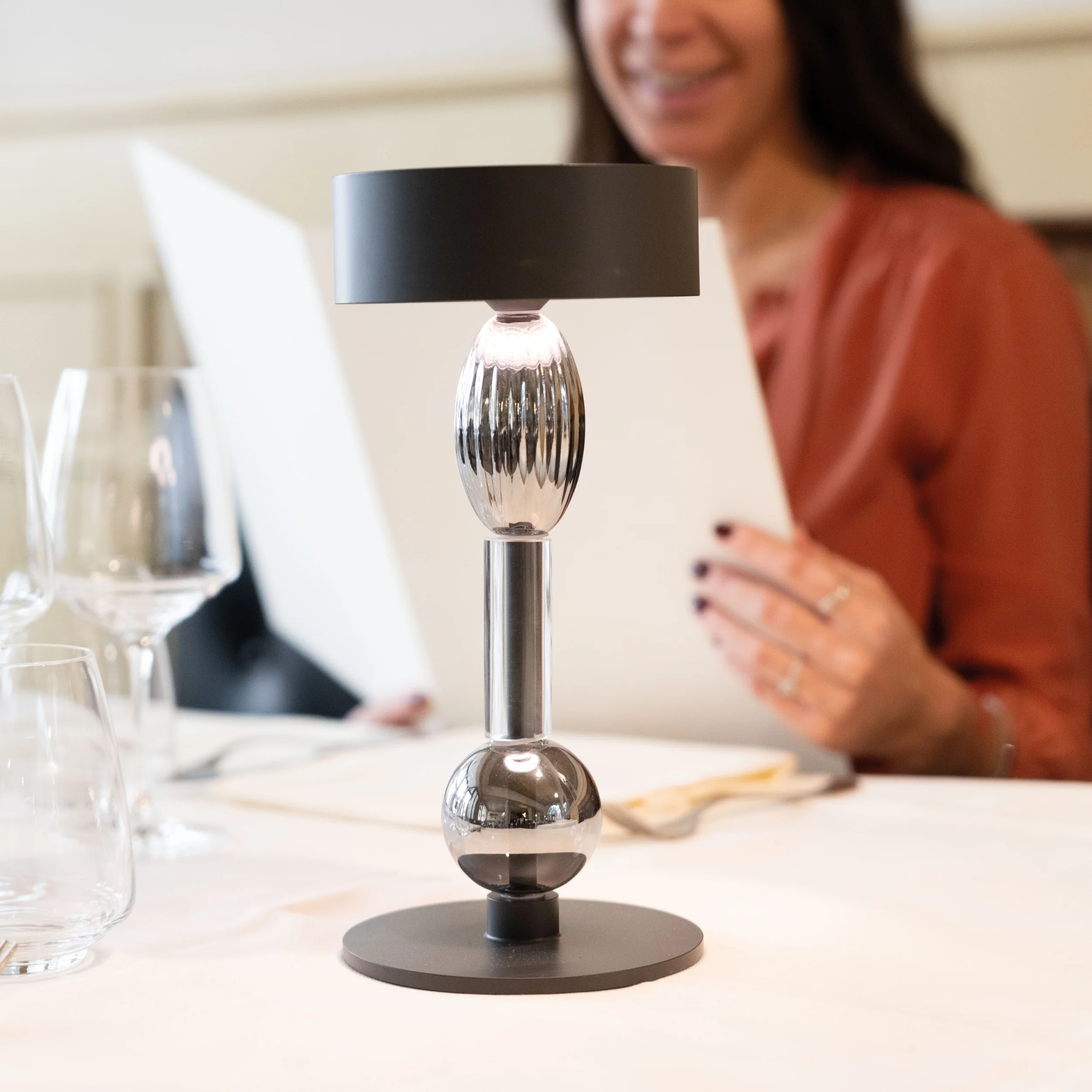 Royal Family Wi-Fi Table Lamp - Image 9